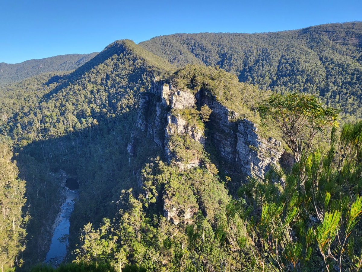 Tulumpanga / Alum Cliffs