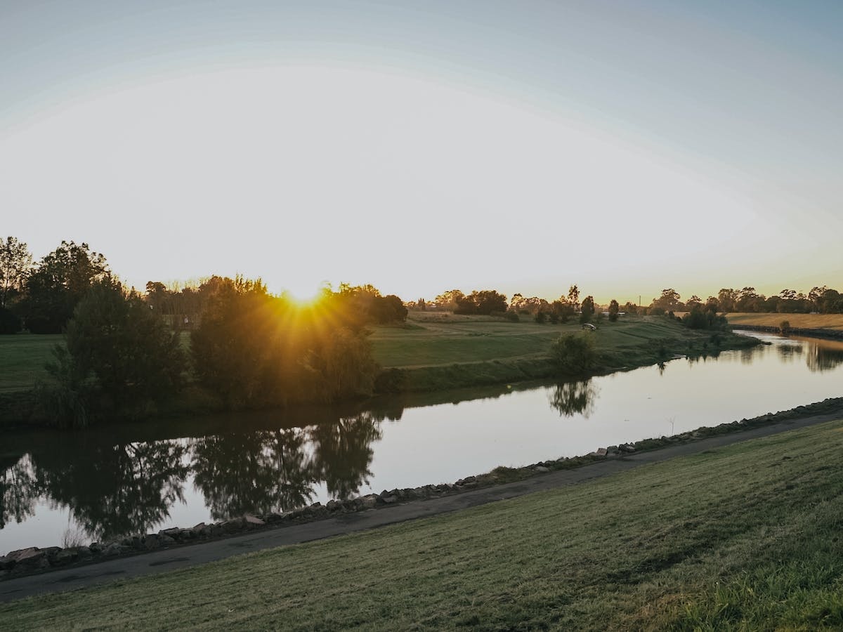 Lorn Riverbank, Lorn