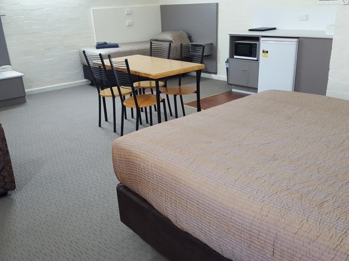 Bishops Lodge Narrandera photo