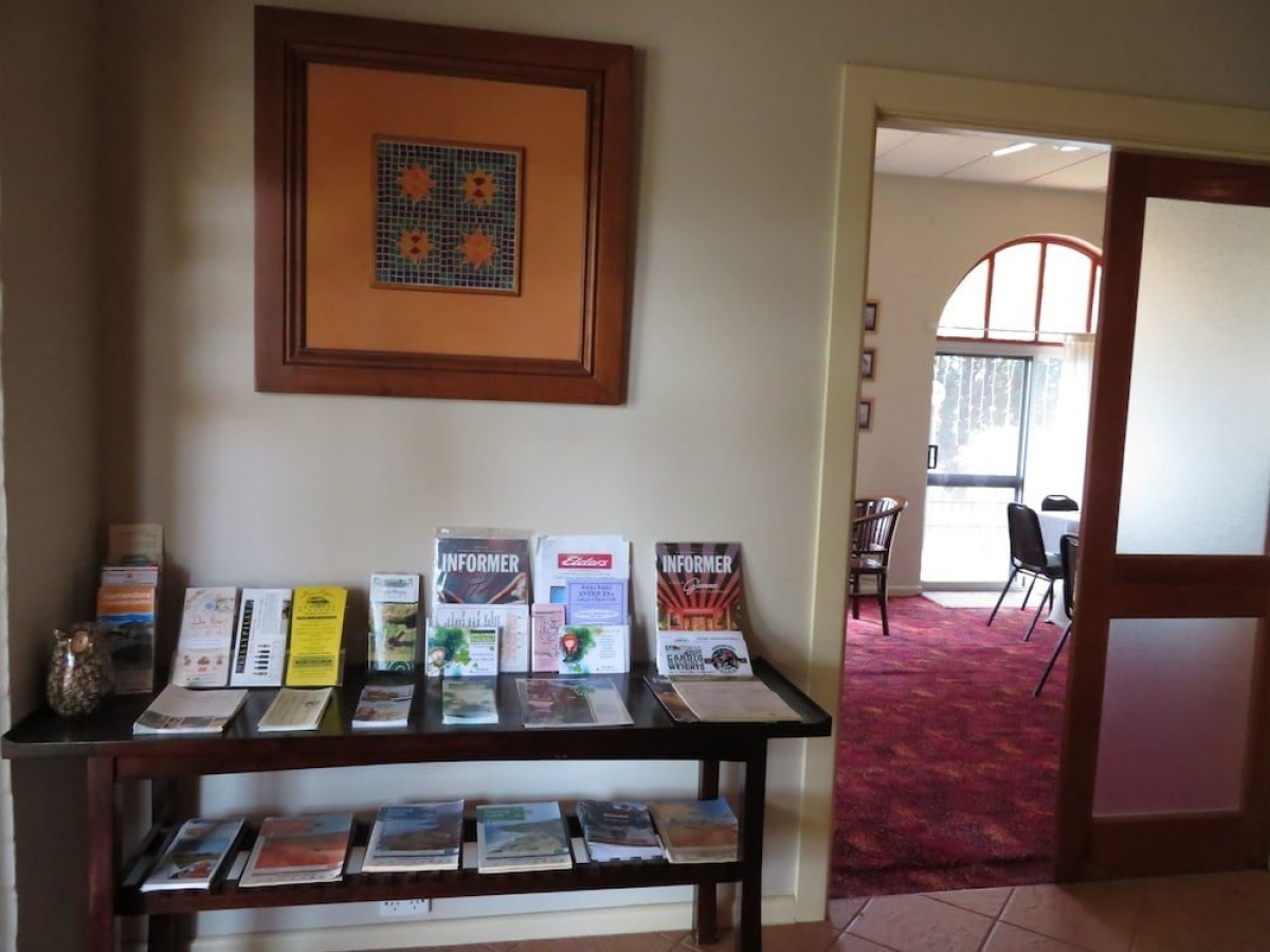 Bishops Lodge Narrandera photo