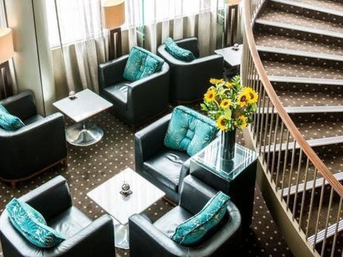 Bolton Hotel photo